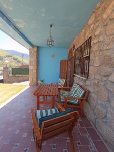 vivienda unifamiliar con patio, garaje y espectaculares vistas a la sierra en Tornavacas (Cáceres)