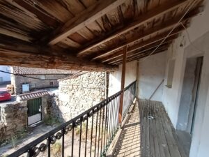 Casa de pueblo con patio en Navalmoro – La Carrera (Ávila)