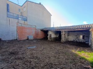Casa de pueblo con terreno en Santa María del Berrocal (Ávila)