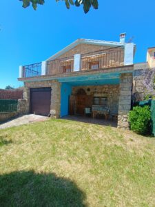 vivienda unifamiliar con patio, garaje y espectaculares vistas a la sierra en Tornavacas (Cáceres)